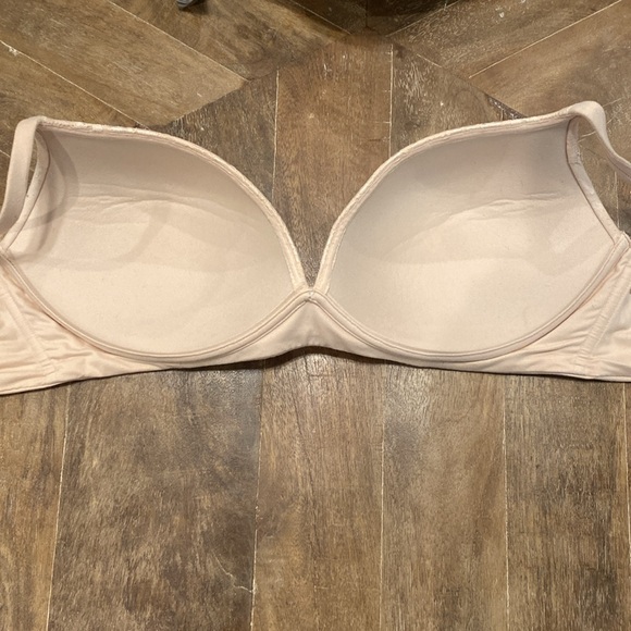Victoria’s Secret Body by Victoria Lacy Nude Wireless Bra [38C] - Picture 3 of 7